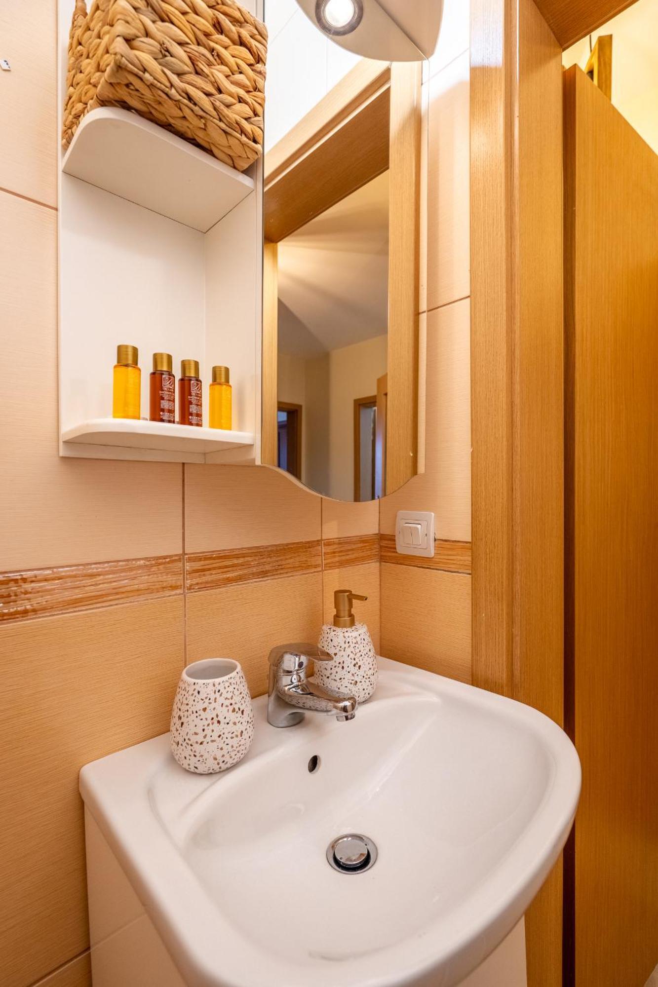 Premium Comfy 2Bdr Apt - Free Parking - Fast Wi-Fi София Экстерьер фото